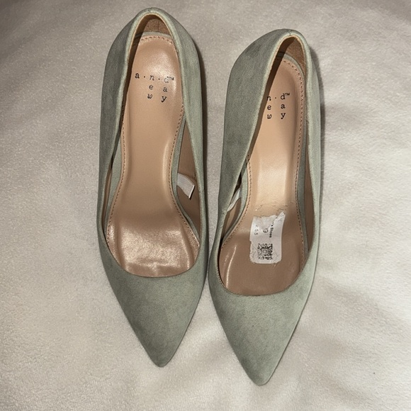 Elegant Mint Women's Size 5.5 Suede Pumps by A New Day Classy Boss Lady Heels - Picture 4 of 6